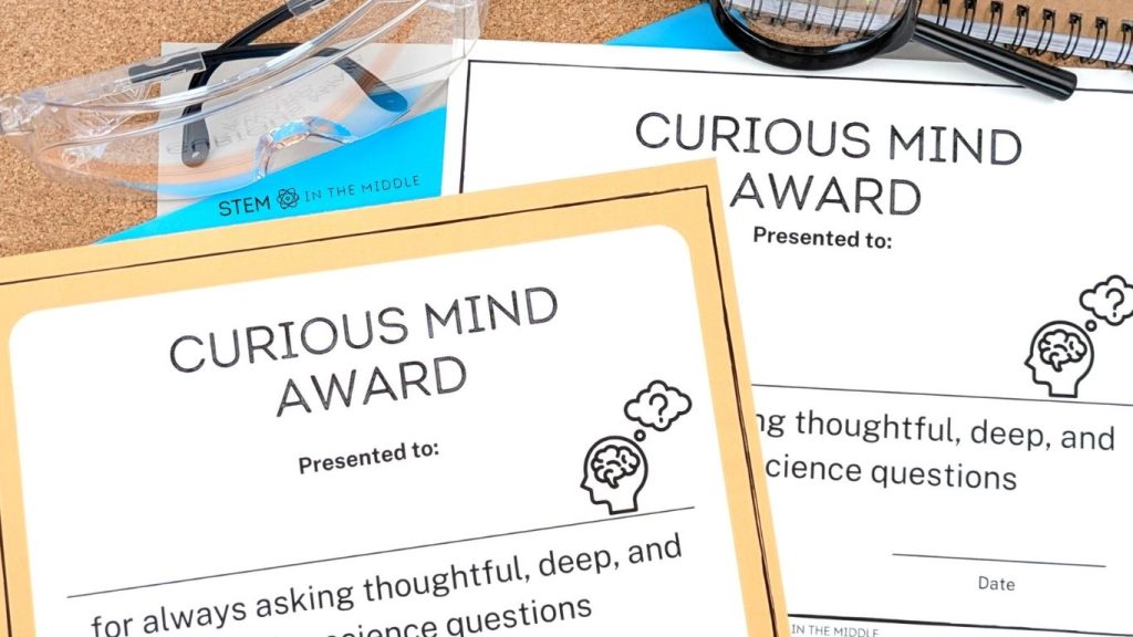 This image shows color and black and white options for the "Curious Mind Award." This award is presented for asking creative, deep, and thoughtful science questions.
