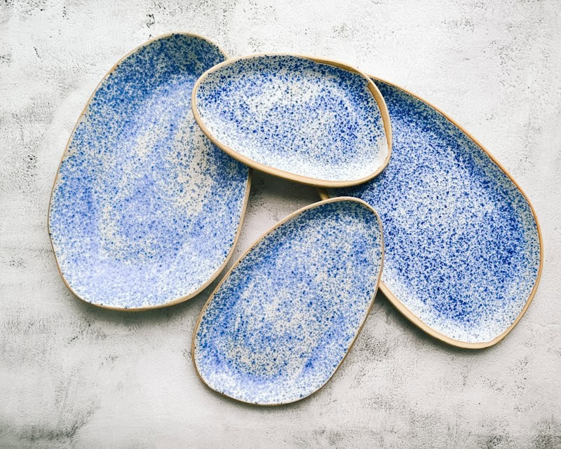 freckle-pebble-plates