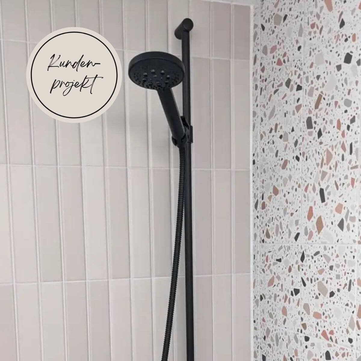 Dusche mit greigen Metrofliesen