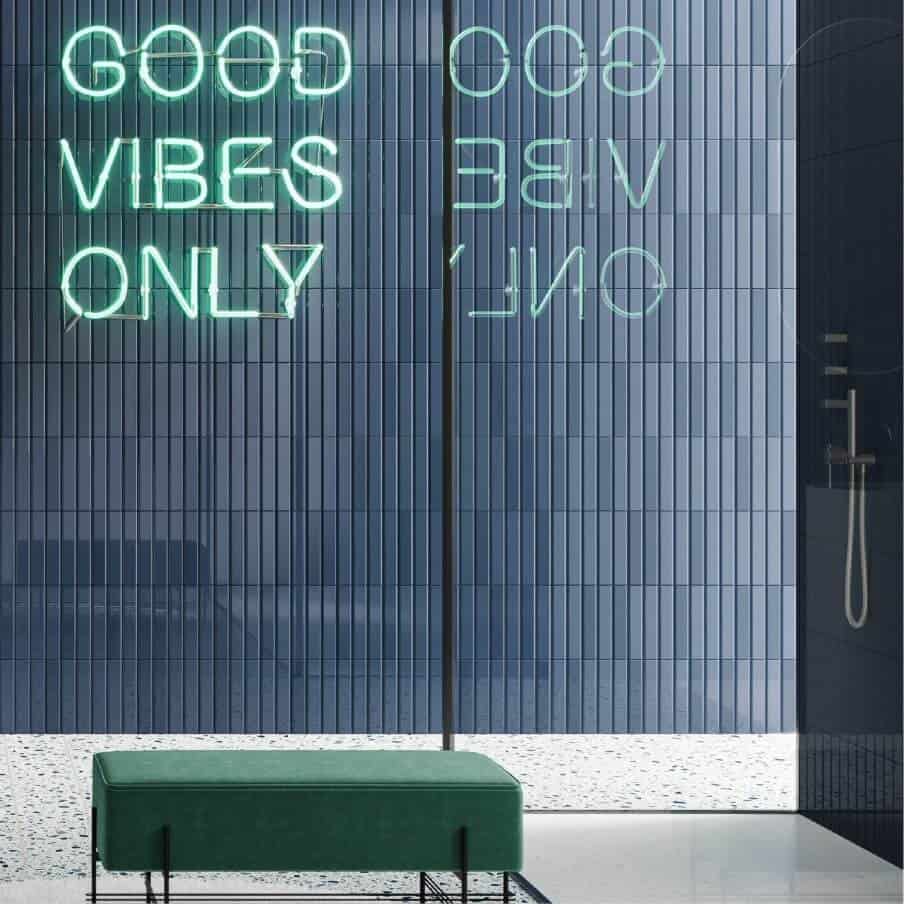 Ruivo dunkelblaue Metro-Plättli Badezimmer