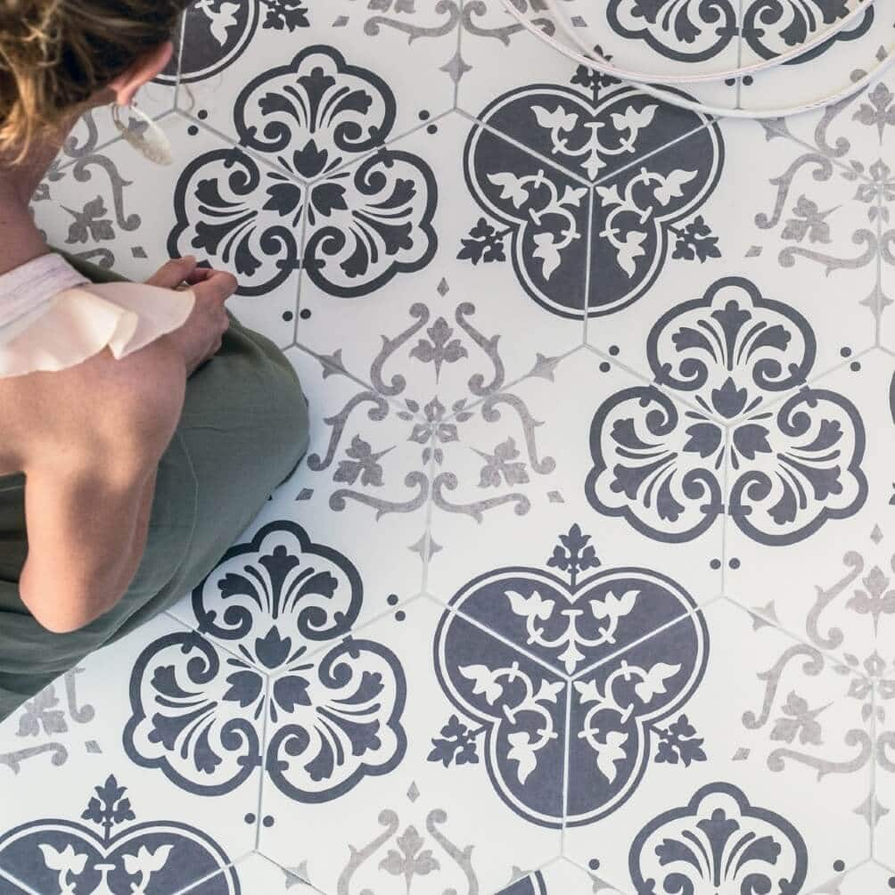 Beverin Grand Feinsteinzeug Plättli im Jugendstil