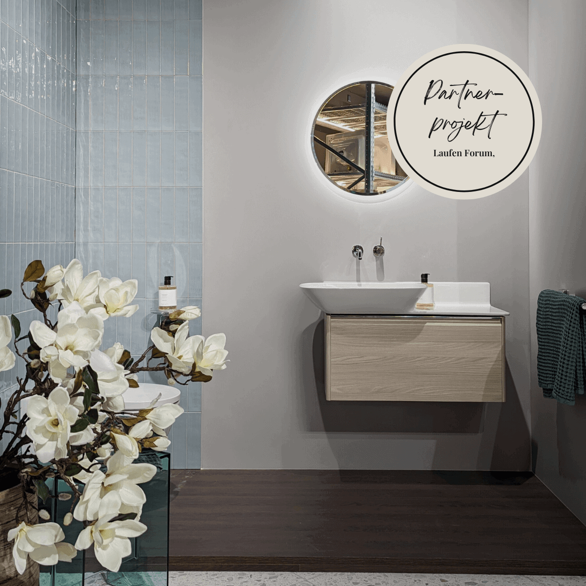 Metro-Plättli in hellblau an Wand