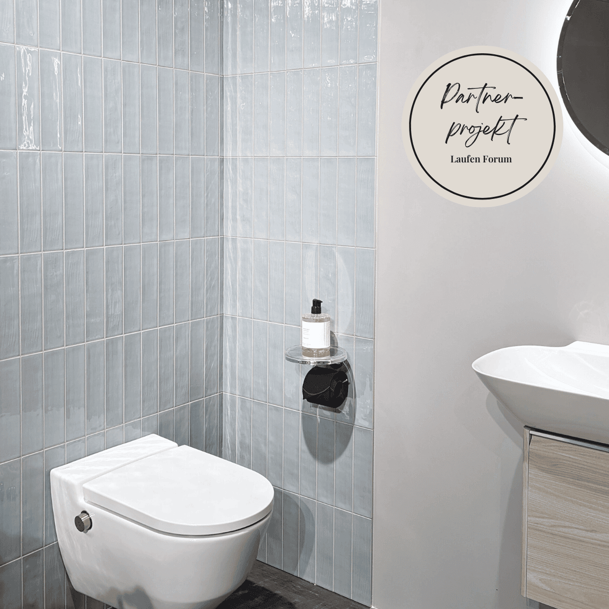 Hellblaue Wandfliesen