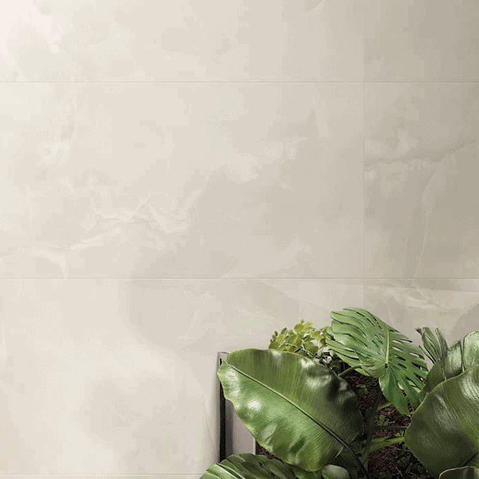 weisse Fliese Triglav mit Onyxeffekt