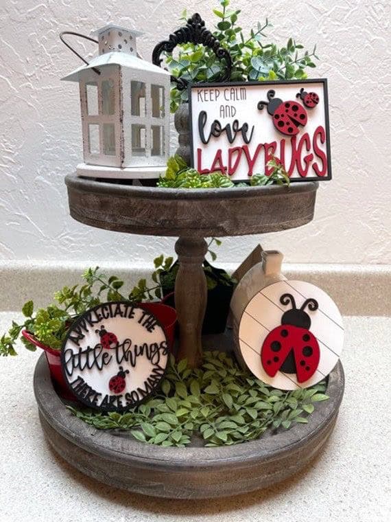 summer-tiered tray decor