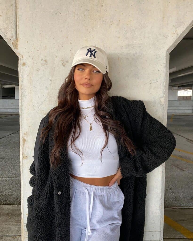 COLLEGE OUTFITS