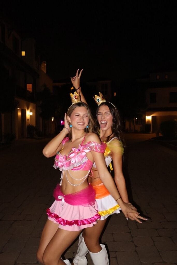 trendy duo halloween costumes