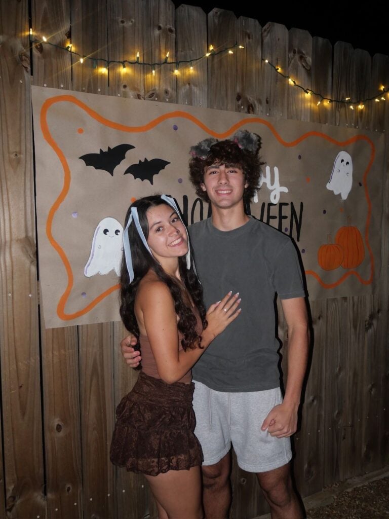 COUPLES HALLOWEEN COSTUME IDEAS