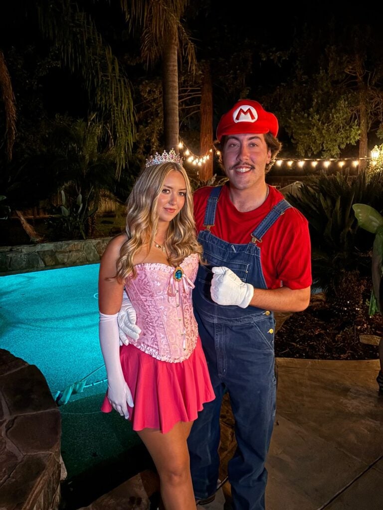 COUPLES HALLOWEEN COSTUME IDEAS