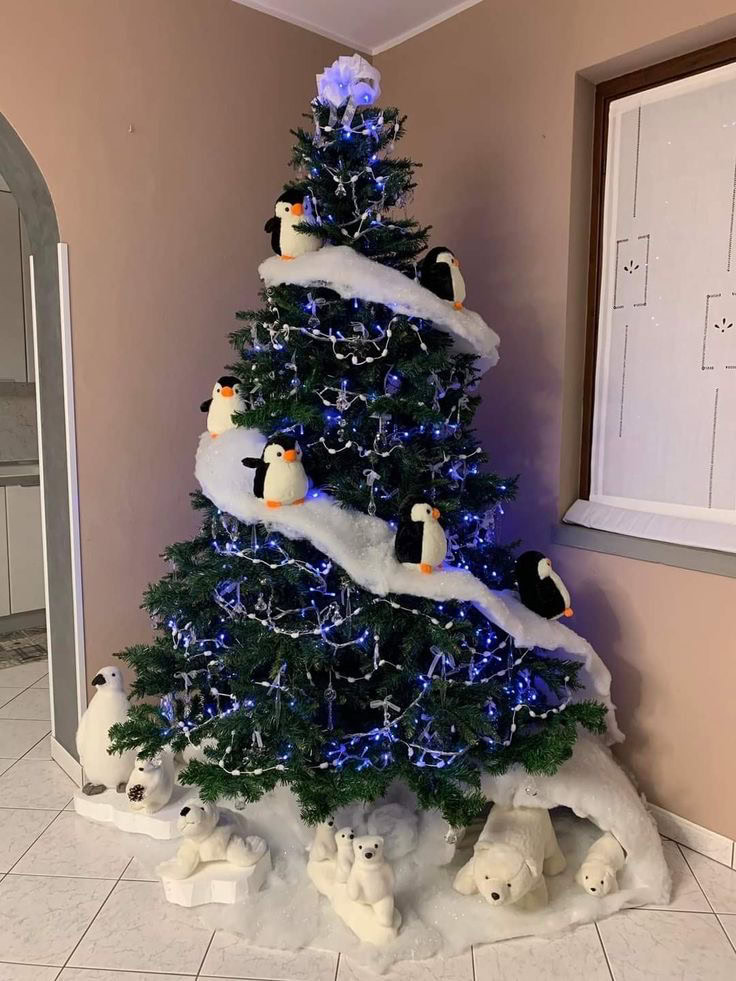 CHRISTMAS TREE IDEAS