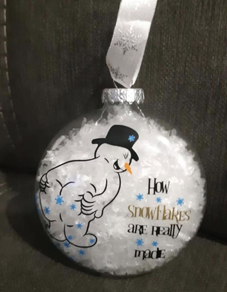 32 DIY CLEAR GLASS CHRISTMAS ORNAMENT IDEAS