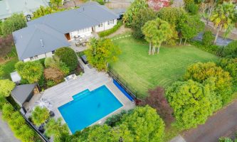 61f0-S2129050-hires.31337-DJI0827-333x200 Adding a Modern Touch to a Classic Bungalow in North Shore