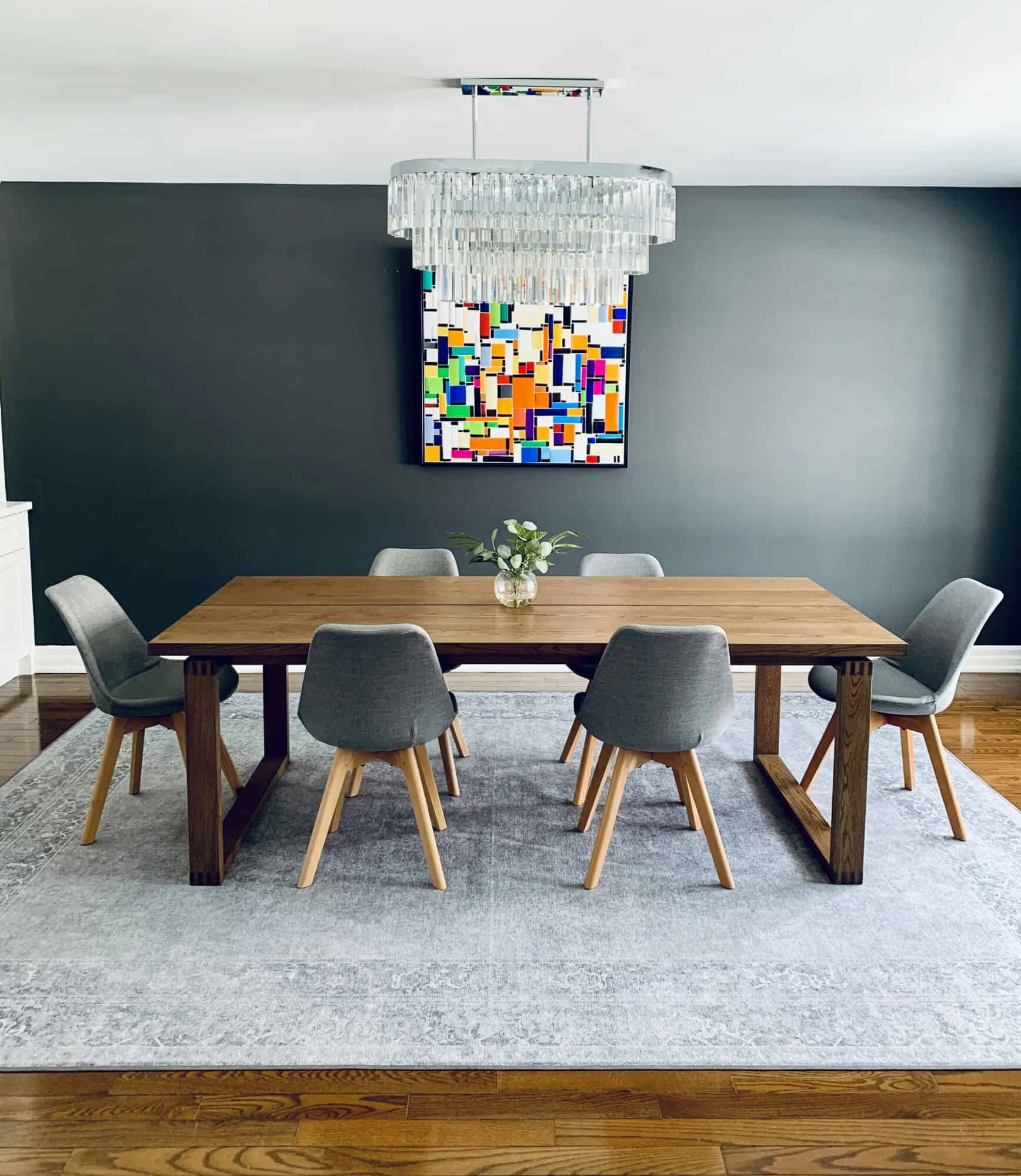 Dining area seating in kitchen 