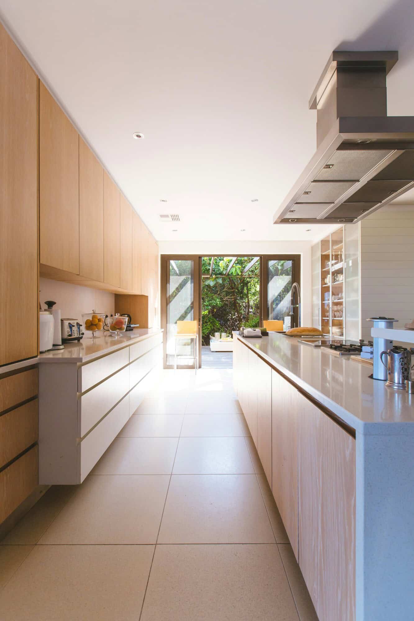 Light reflection in kitchen 