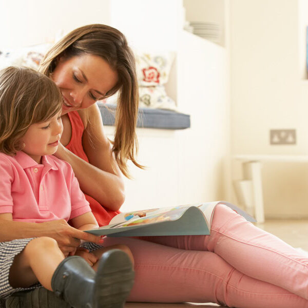 mom-and-child-reading