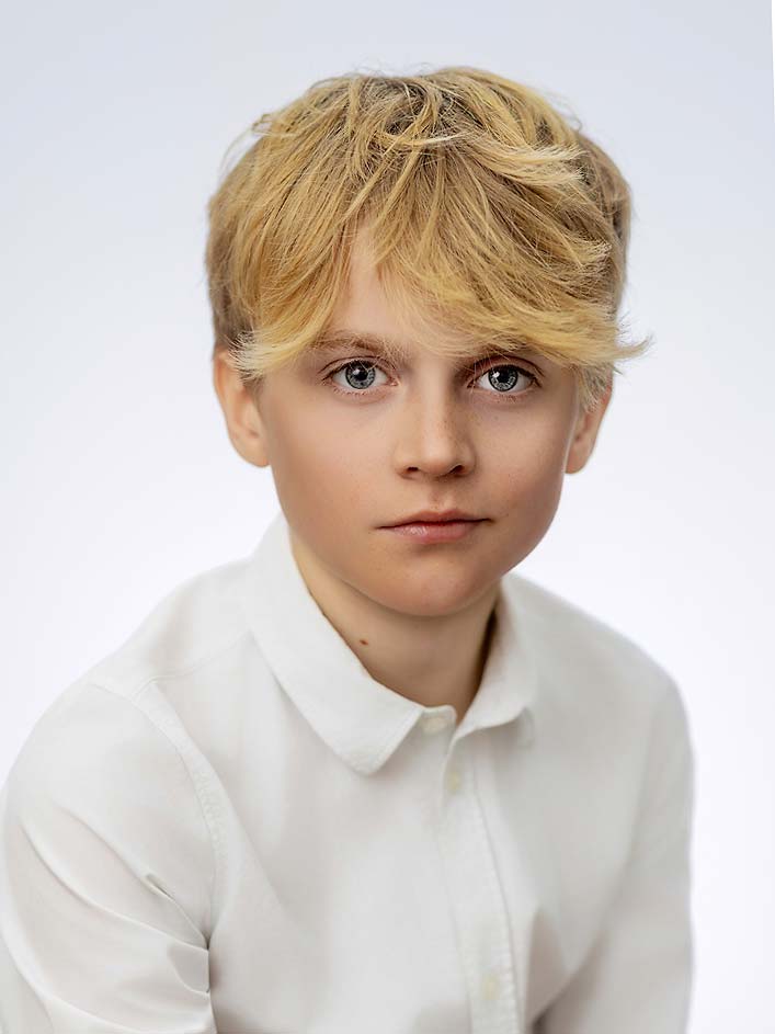 Friendly young man portrait, Sussex headshots, professional male headshot photography, Sussex photography studio, natural light headshot Sussex.