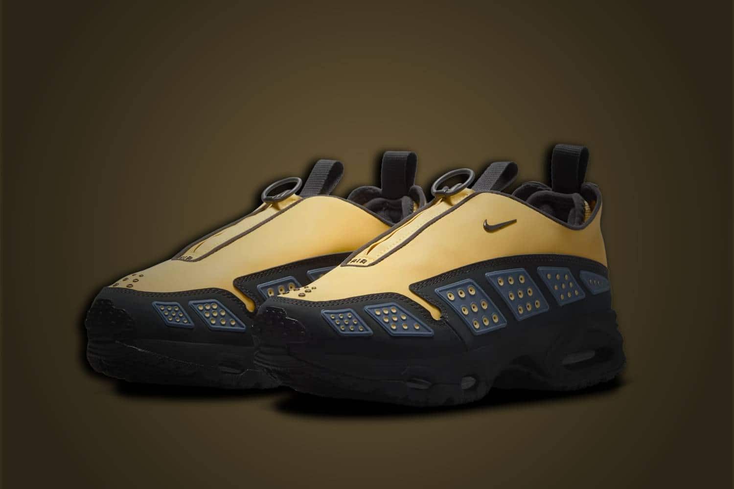 Air Max SNDR
Off-Noir and Diffused Blue
