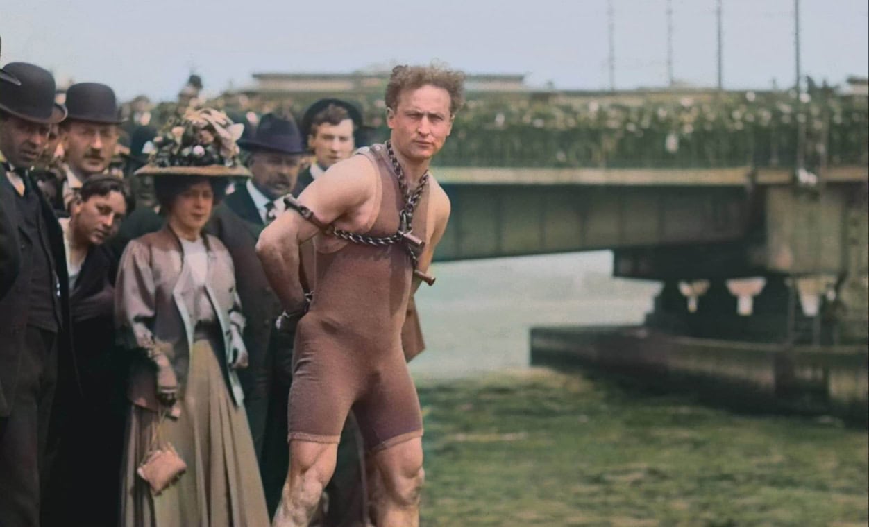 ZSINEGEK ÉS BILINCSEK MÁGUSAI