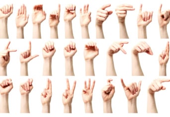 AKIK A SZEMÜKKEL HALLANAK