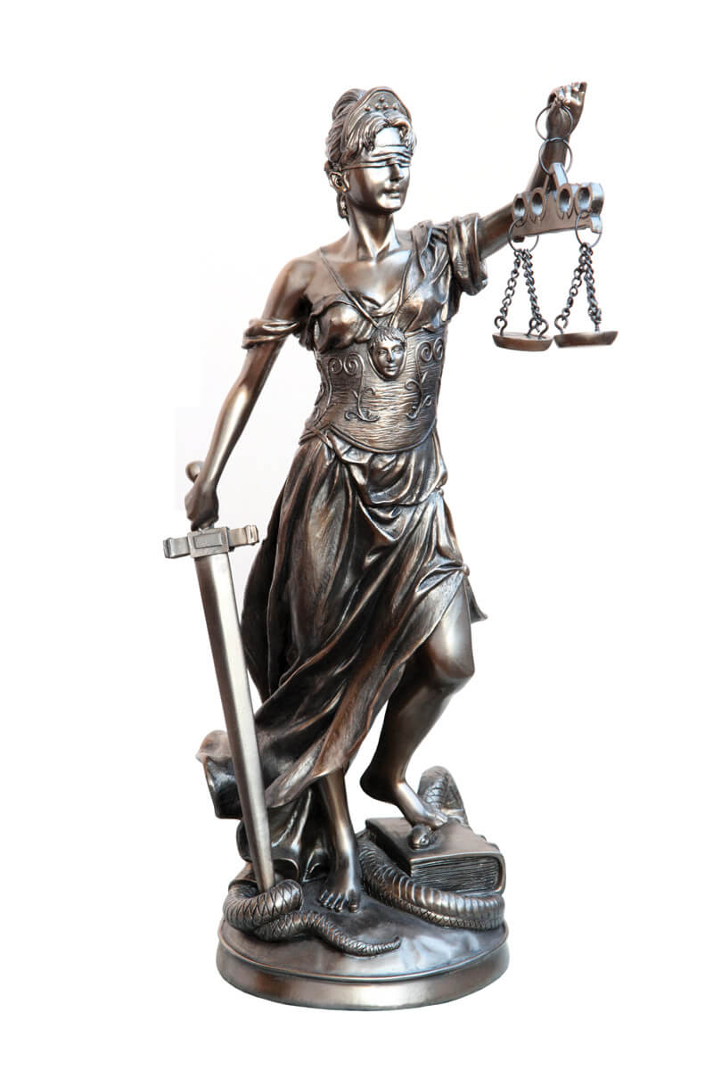 JUSTITIA LABIRINTUSÁBAN