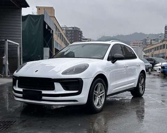 Porsche Macan modification 2023 body kit upgrade for 2012-2022 models, 3D scanning technology for precise fitment and professional aesthetic enhancement.