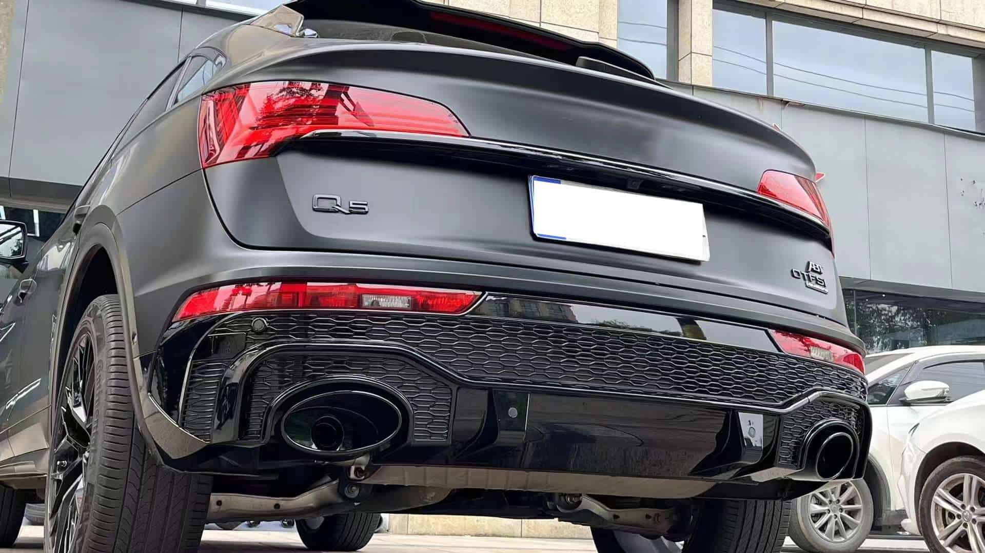 Audi Q5L Sportback RSQ8 Style Diffuser – Honeycomb Black