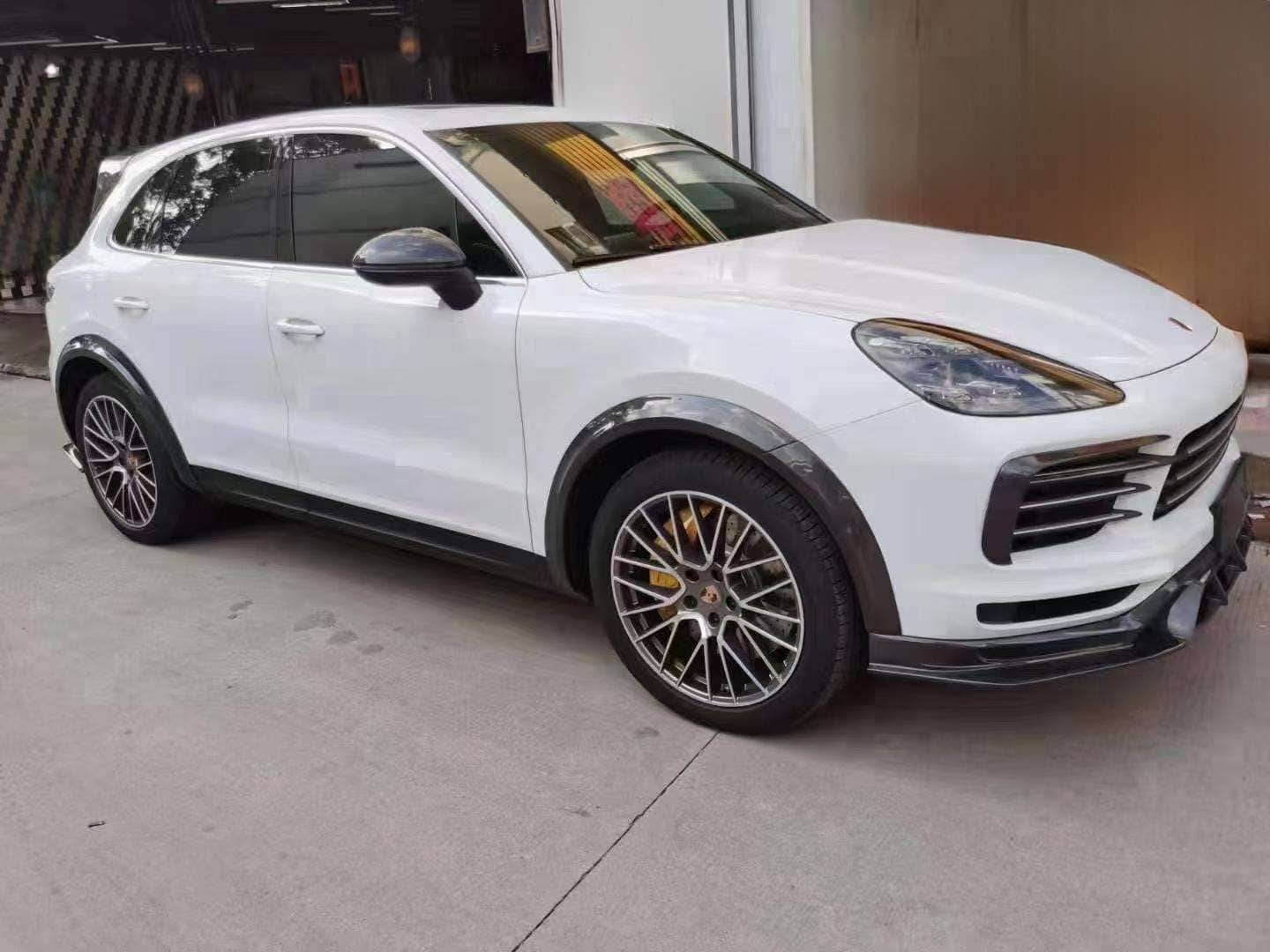 Cayenne Carbon Fiber Body Kit