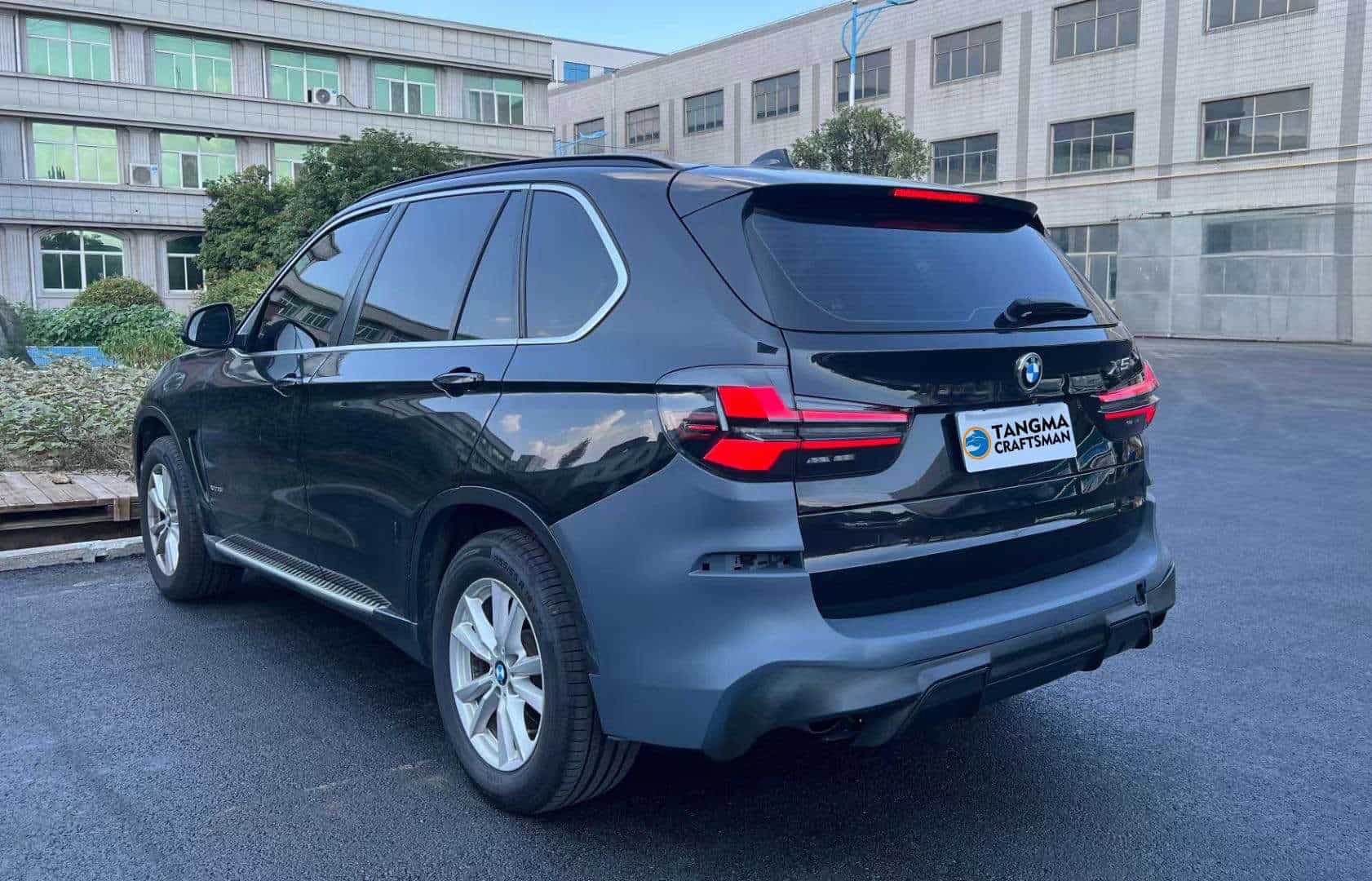 BMW X5 taillight assembly 07-13 E70 modified LED driving light brake light water turn signal light