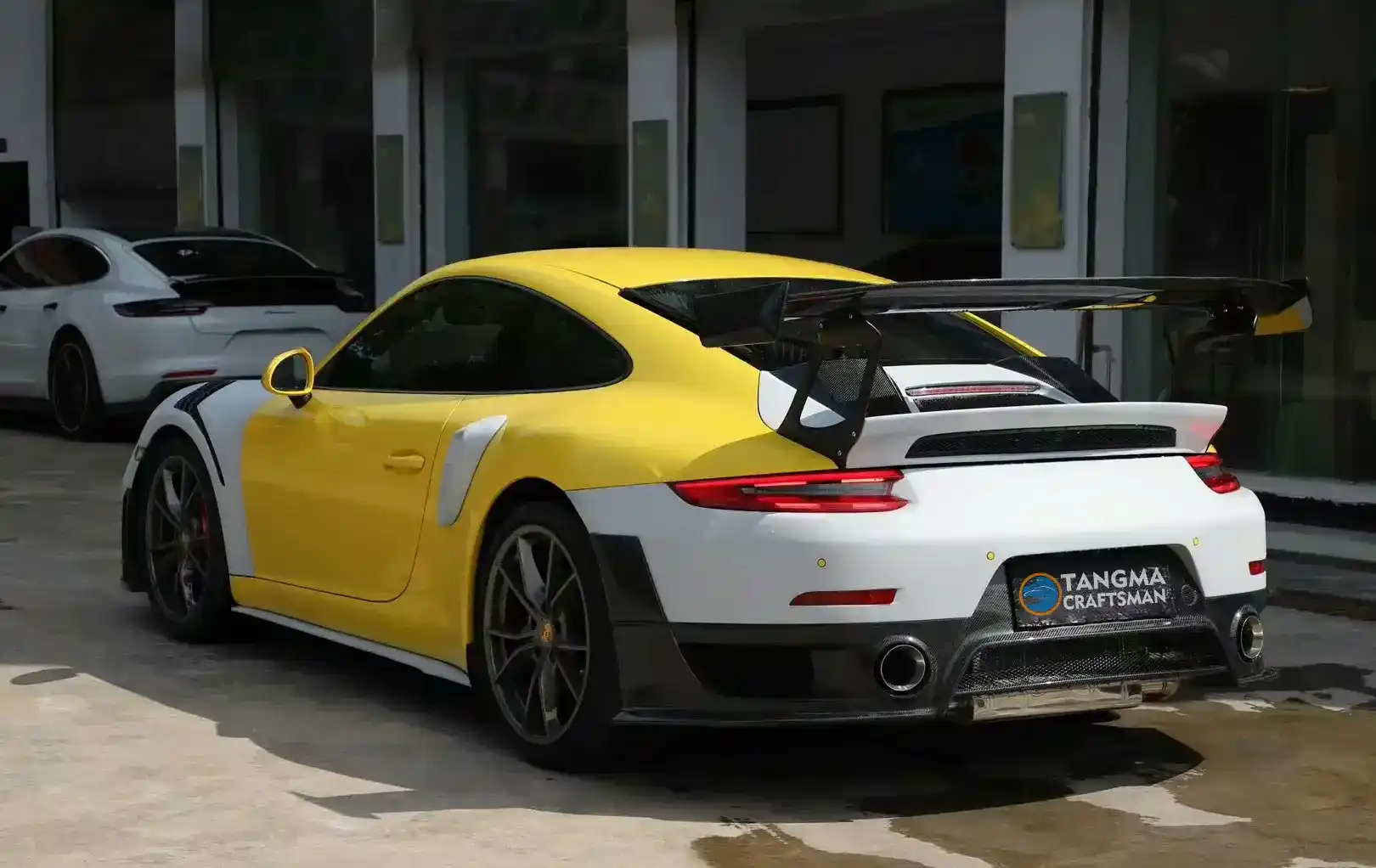 Porsche 911 992 modified GT3 RS kit carbon fiber hood adjustable rear wing original factory adaptation 3D scanning modification lightweight