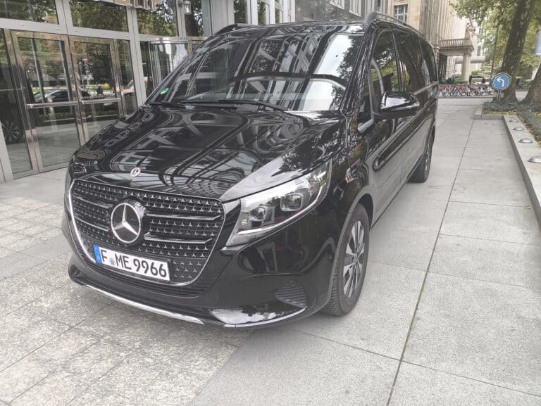 Langstrecken Taxi Frankfurt komfortable Fahrt Autobahn