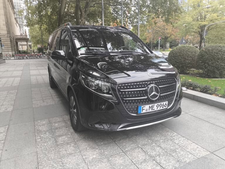Langstrecken Taxi Frankfurt komfortable Fahrt Autobahn