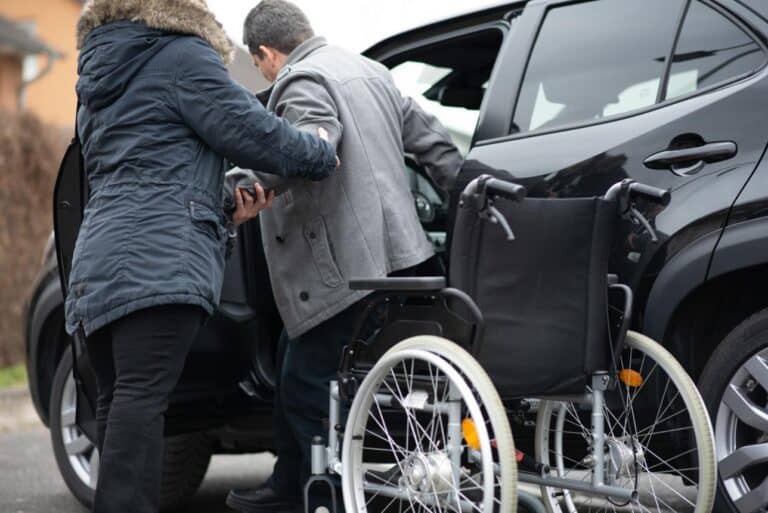 Krankenfahrten Frankfurt für Arzt und Klinik sitzend