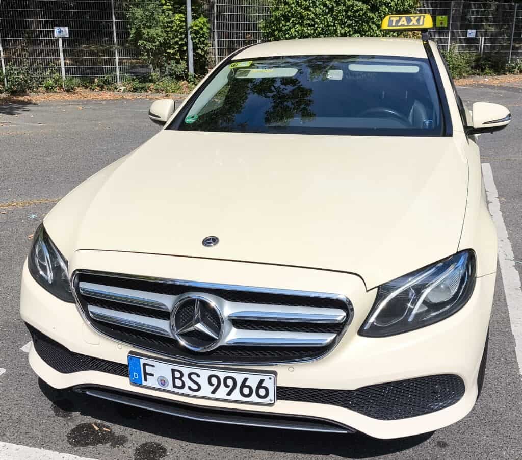 Taxi für Langstrecken ab Frankfurt – komfortable Direktfahrten in Deutschland und Europa