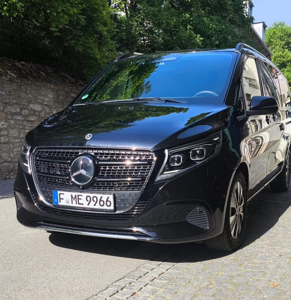 Schwarze Mercedes V-Klasse für Premium Fahrservice in Frankfurt