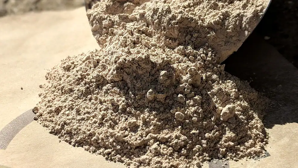 Terre de mycologie, terreau pour champignons, substrat pour mycélium, culture de champignons, spores de champignons, terre pour culture mycologique.