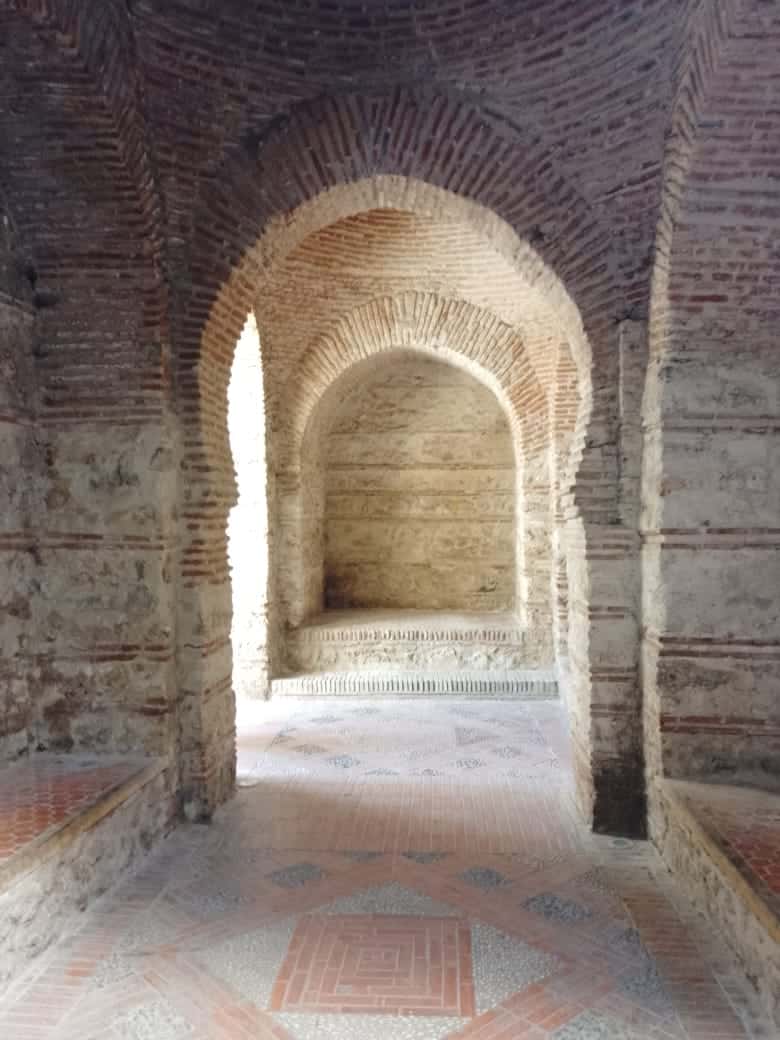 Arco de la justicia en Tetuán, símbolo histórico en el centro de la ciudad.