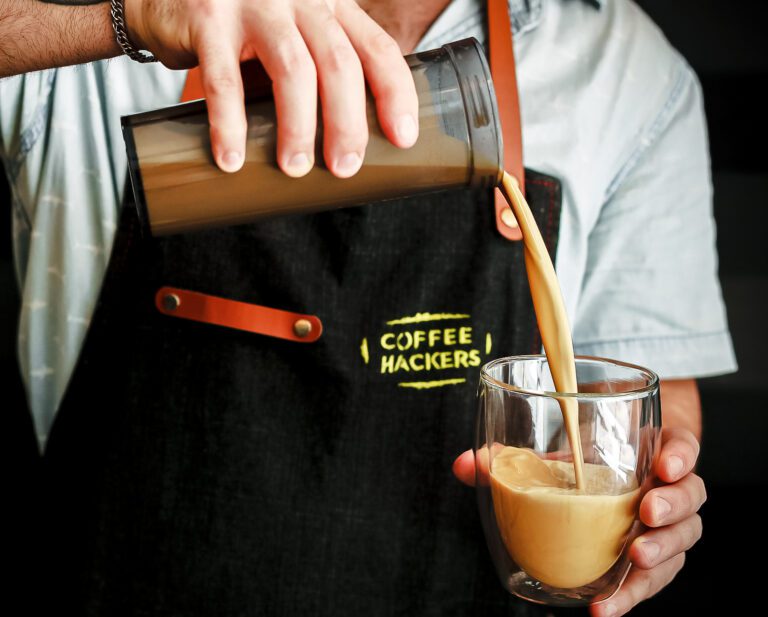 COM FER UN BATUT DE LLET DE CAFÈ A CASA