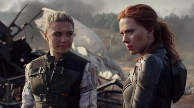 Yelena (Florence Pugh) and Natasha (Scarlett Johansson) in 'Black Widow'