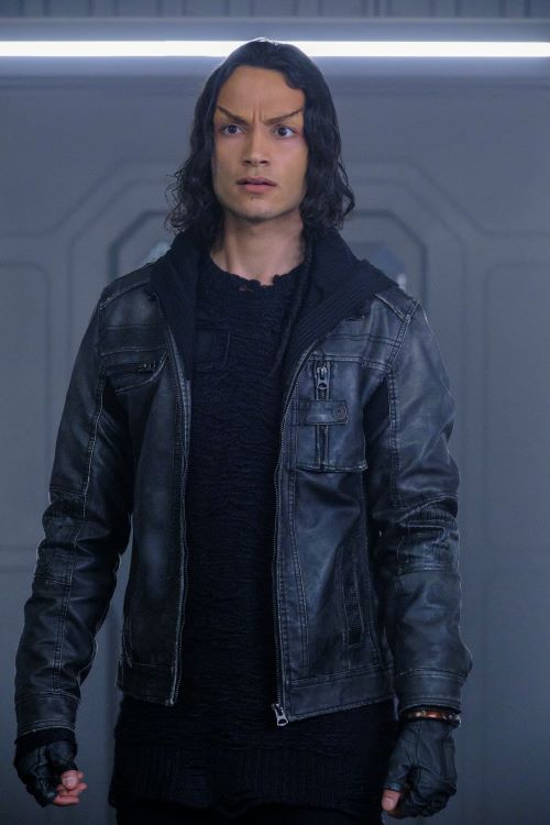 Evan Evagora as Elnor