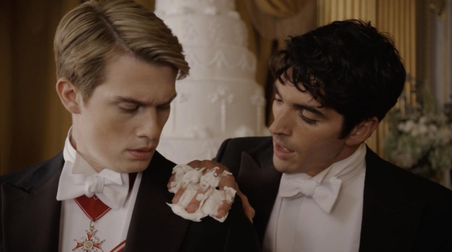Alex (Taylor Zakhar Perez) and Henry (Nicholas Galitzine) and cake