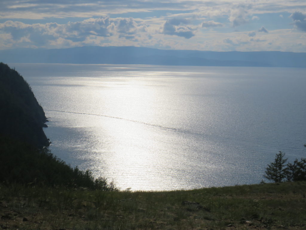 Hồ Bajkal như chiếc gương bạc