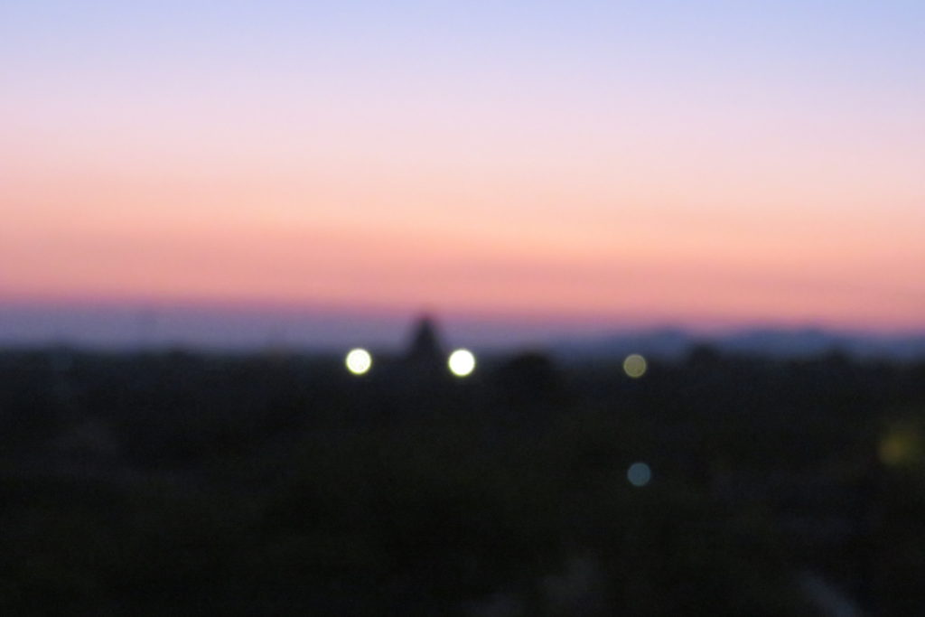 6h20 đã thấy những ngọn núi phía xa