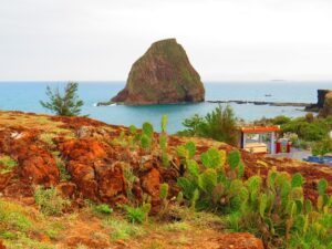 Hòn Yến trên biển