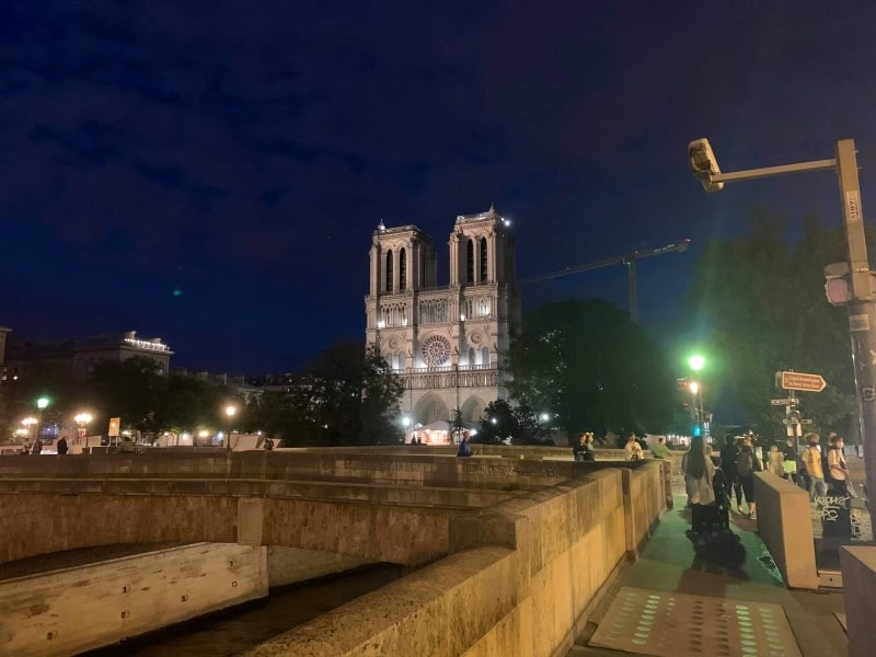 nhà thờ vào buổi tối