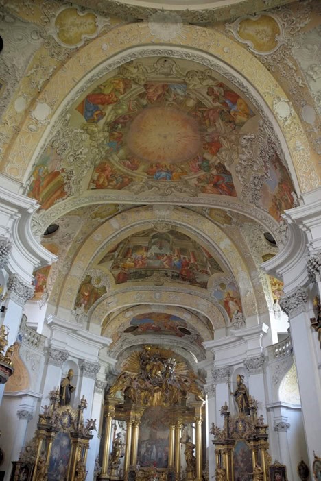 Bên trong nhà thờ của Banz Abbey