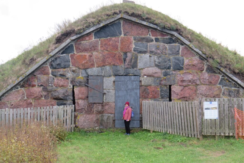 trại lính xây bằng đá kiên cố