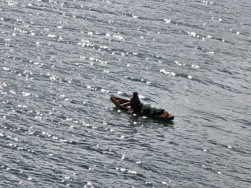 Đánh cá trên biển hồ