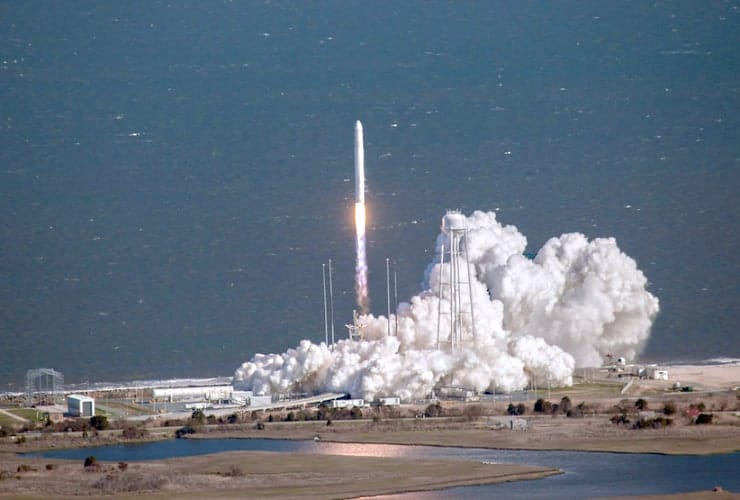 001_04_wallops rocket launch-min
