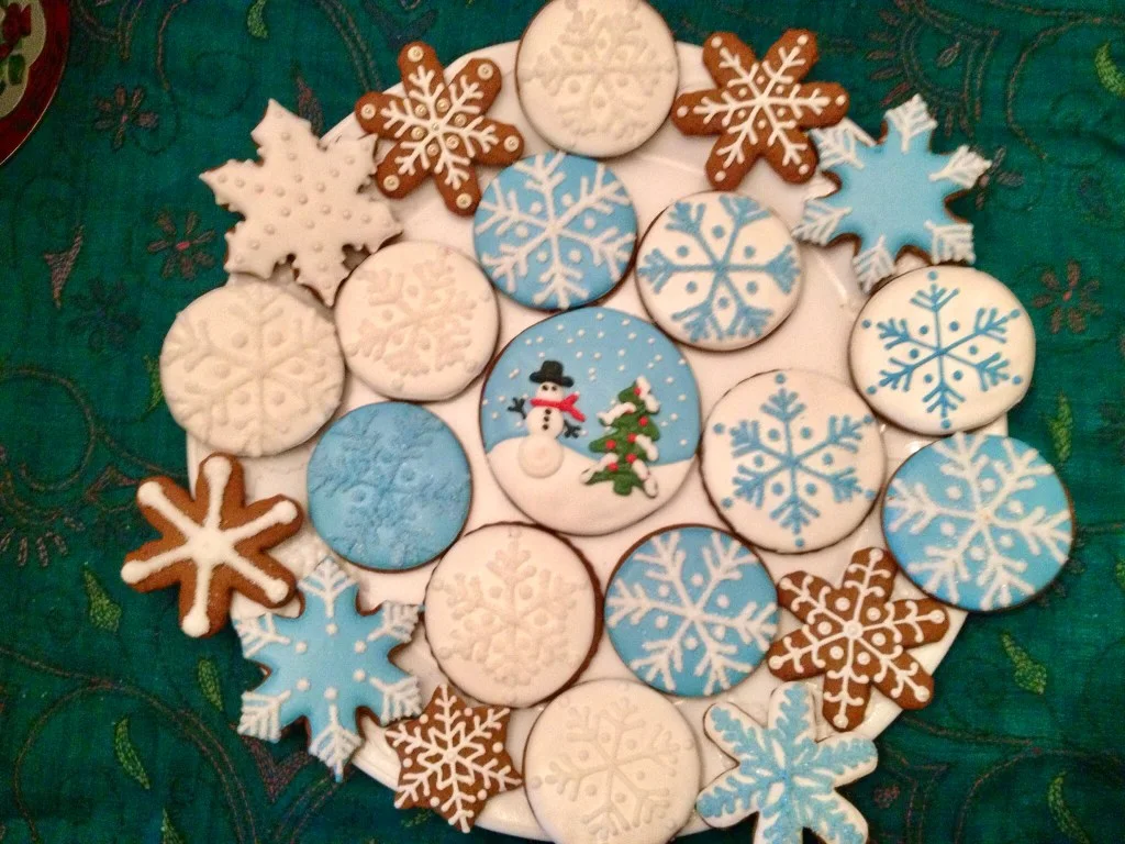 gingerbread cookies decorated with royal icing: royal icing cookies
