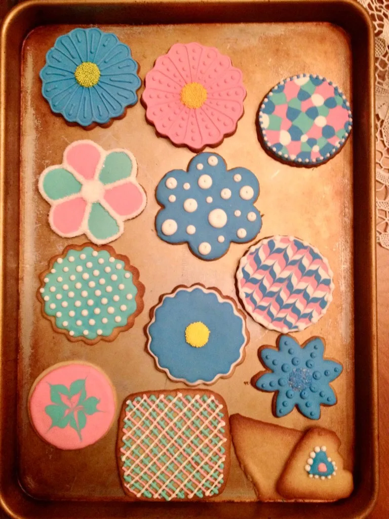 sugar cookies decorated with royal icing: royal icing cookies
